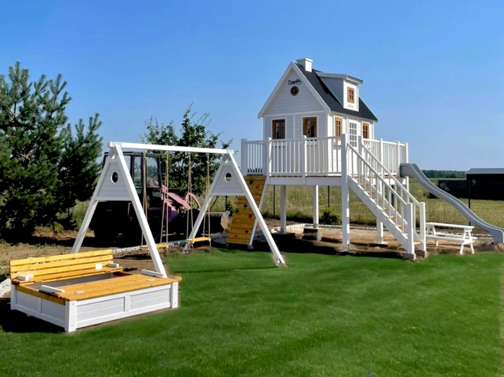 Wooden playhouse for children Queen